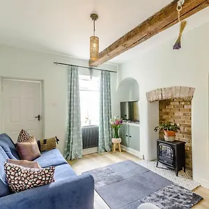  Holiday home Belmont Gem